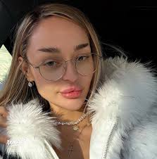 Meet Amber: Your New Lemon8 Friend!