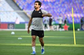 Egypt's super striker mohamed salah needed help from three teammates pulling on a jersey over his injured shoulder on saturday, according to afp reporters at the team's training camp. Liverpool S Salah Challenges Ronaldo S Supremacy In Champions League Final The Star