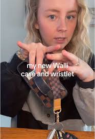 How to Attach Wrislet to Walli Case