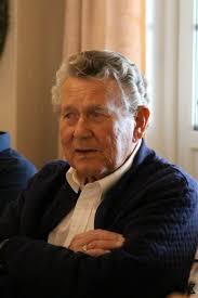 Tore Kordal Vårt æresmedlem Tore Kordal gikk bort 1. desember. Det gjør at  Hof idrettslag har mistet en venn, en motivator av rang, en kunnskapsrik  følgesvenn og en ihuga ildsjel. Selve ryggraden