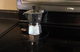 Bialetti's much loved and classic moka express stovetop coffee maker has filled households with the aroma of fresh italian style espresso coffee since 1933. Basketbol Prosto Preliva Naselenie Bialetti Illy Amazon Inspiria Interiors Com