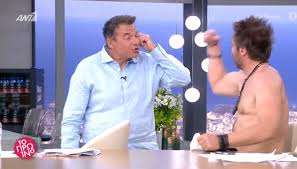 Αφού την έκανε μερικούς κύκλους γύρω από το τραπέζι. Vx V7ae43fhvum