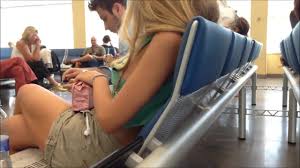 Voyeur at the airport - ThisVid.com