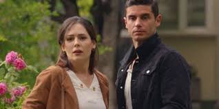 Tv100'ün haberine göre, berk oktay hastalığı çok şükür hafif atlattık. Berk Oktay Ve Yildiz Cagri Atiksoy Un Aski Icin Kavga Cikartacak Savasci Dizisi Gondermesi