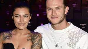 Sophia thomalla genießt aktuell die zeit in der sonne und lässt ihre fans daran teilhaben. L Yfdpiqtv21xm