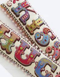 Free cross stitch pattern maker is a tiny online app for making cross stitch patterns in a few clicks free patterns, cross stitch, beading, loom, bricks, peyote, right angle entre as preciosidades, um kit para a confecção de um bookmark super fofo em ponto cruz, da design emily peacock. Emily Peacock Tapestry Kit Kiss Clothkits