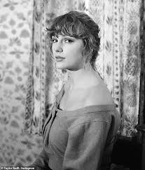 Today marks the release of swift's ninth album, evermore, which consists of 15 tracks on its digital version (and 2 tracks on the physical copy of the album), and it's also the certified sister record to folklore, as revealed by the. Taylor Swift S Evermore Spends Second Week Atop Billboard 200 Chart Following Album S Cd Release Daily Mail Online