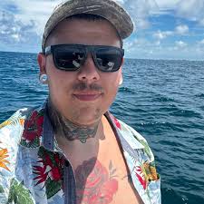 Does anyone have the larger Bass Pro insulated hub?