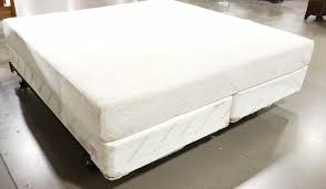 Memory foam molds to the body in response to heat and pressure, evenly distributing body weight. Lot King Tempur Pedic Memory Foam Mattress Set