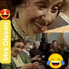 I love the Macaroni Midler episode. She's gorgeous and Her facial  expressions are adorable. Granted all I think when I see her in anything is  Winifred Sanderson 😍😍