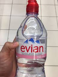 Tidak seperti jenama air berperisa yang lain, ia juga tidak memberikan sejumlah besar vitamin atau mineral. Evian Mineral Water Reviews