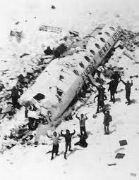 Crash de l'avion d'une équipe de foot au brésil… par journalsudouest. Le Crash Du Vol 571 Dans Les Andes