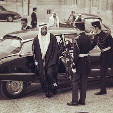 1975 الشيخ زايد الله يرحمه ويغمده الجنه بإذنه تعالي في فرنسا handsome arab men history uae cute love images