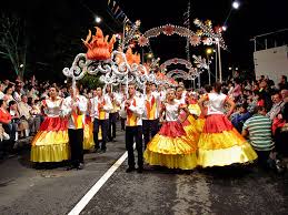 As ruas enchem se de gente, por vezes, até. Www Acucarfm Com