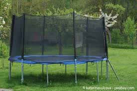 Trampolines can be lowered into the ground with or without legs. Fit Im Eigenen Garten Die Besten Tipps Garten Hausxxl Garten Hausxxl