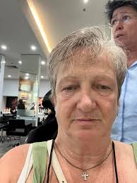 Advice and suggestions wanted to darken the tail and reduce the frizz