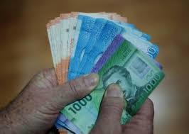 Eso sí, la oposición no logró que el dinero se deposite en las cuentarut de los beneficiarios, por lo que el bono irá a la cuenta de la afp que corresponda, para que desde ahí se haga el retiro. Gobierno Enviara Proyecto Para Ayudar A Tres Millones De Personas Con Saldo 0 En Sus Afp Para Entregar Bono De 200 Mil Pesos Noticias Chile El Informadorchile