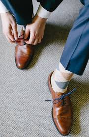 Scarpe da matrimonio nero scarpe da sposo nera scarpa cerimonia calzature cerimonia scarpe sposo. Brown Footwear Blue Laces Brown Blue Beige Rhombus Socks Blue Go Well With Beige Forehead Suit World Brown Shoes Men Blue Suit Brown Shoes Brown Dress Shoes