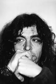 Tal dia com avui del 2002 mor el guitarrista del grup gironí Sopa de Cabra,  Joan Cardona "Ninyin", a l'edat de 42 anys