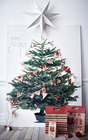 Meski sangat sederhana, kamu tetap bisa mendekorasi pohon natal unik dari ranting tersebut dengan maksimal. 18 Kreasi Pohon Natal Selain Cemara Yang Bisa Kamu Tempel Di Dinding Kamarmu Semuanya Unik Dan Lucu