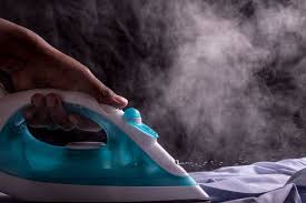 Gelombang dapat memindahkan energi dari satu tempat ke tempat lainnya tanpa memindahkan medium yang dilaluinya, misalnya ombak laut. Perpindahan Kalor Halaman All Kompas Com