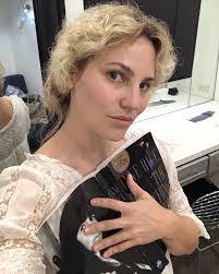 Laura Flannery's Instagram, Twitter & Facebook