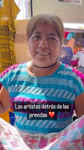 ✨ Mañanitas de Rebozo: Tradición y Elegancia Atemporal ✨🇲🇽 El rebozo,  símbolo de identidad y herencia mexicana, evoluciona en estas hermosas  mañanitas de petatillo, tejidas en hilo de artisela. Su diseño refinado