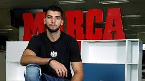 The pure nine will be getting into this system. Rafa Mir I Want To Continue Growing As A Footballer Improve Give My Best Football Espana