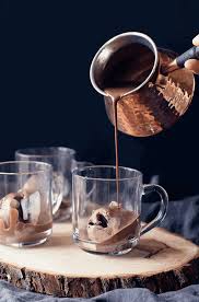 12 Recettes De Chocolats Chauds Gourmands Hot Chocolate Ice Cream Ice Cream Floats Chocolate Recipes