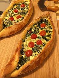 Pide Mit Spinat Und Schafskase Von Sallygoodfield Chefkoch Rezept Rezepte Fingerfood Essen