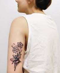 December Birth Flower Narcissus Bumble Bee Tattoo Birth Flower Tattoos Bee And Flower Tattoo Narcissus Tattoo