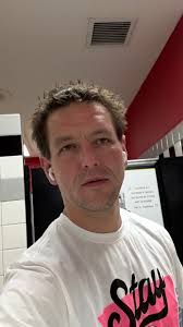 I'm posting as anonymous because I'm just not wanting to throw myself out  there completely. I have been struggling a bit physically and mentally. I  am wanting to go into the new