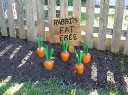 This paint by line photo prop is cut out of yellow. 15 Cute Diy Outdoor Easter Decorations