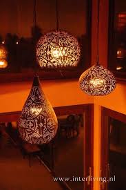 Filigrain Lampen In Een Trosje Van Drie Of Vier Druppelgewijs Voor Vide De Hal Hoog Plafond Of Horeca Project Combineer Ve In 2020 Lamp Easy Fall Decor Paper Lamp