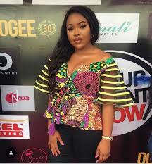 Voir plus d'idées sur le thème mode africaine robe, mode africaine, robe africaine. Pin By Josiane Sewade On African Inspired African Fashion African Print Tops African Print Fashion