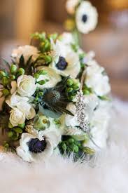 Un Tres Beau Mariage A La Montagne A Gstaad Mariage A La Montagne Bouquet Mariee Hiver Beau Mariage
