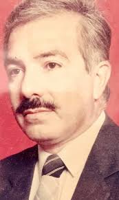 المرحوم الدكتور الصيدلي دريد عبد الرحمن محمود الخياط مواليد العراق ١٩٤٣  كلية الصيدلة. بغداد ١٩٦٥ كان صيدليته في المحمودية وبعدها كان عنده صيدلية  العودة في الاعظمية وبعدها البياع كان يعمل في بداية