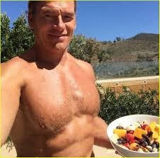 He also hosts his own podcast called the darin olien show. Meet Darin Olien Zac Efron S Travel Partner See Who His Famous Ex Is Photo 4468781 Darin Olien Pictures Just Jared