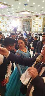 Mahmut tuncer ile nasipse olur programına konuk olarak katılan gelin adayı canlı yayında fenalaştı. Mahmut Tuncerin Menajeri Kim Sanatci Fiyatlari