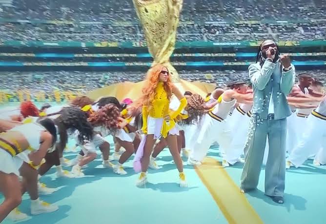 Era la Shakira real?: el show inaugural del Mundial desata polémica y hay quienes piensan que actuó una doble