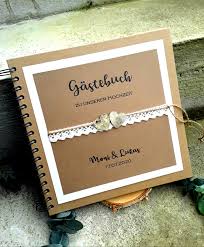 Das gästebuch zur hochzeit ist eine wunderschöne tradition, die eigentlich schon bei fast jeder hochzeitsfeier gepflegt wird. Festliche Karten Und Mehr Edles Gastebuch Zur Hochzeit Stift Mit Stifhalter Beschreibung Stabiles Einband Aus Kraftpapier Tolles Format 20 5 X 20 5 Cm 22 Blatter Weiss Zum Beschriften Fotos Kleben Usw Geeignet Vorne Mit
