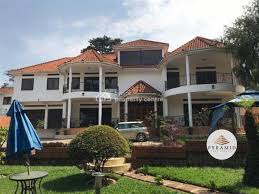 Upon entry, there is the kitchen to the right with an opening into your dining and living rooms. For Rent 5 Bedroom House Bugolobi Kampala Central Region 5 Beds 4 Baths Ref 4690