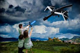 Minecraft earth was an augmented reality sandbox game developed by mojang studios and published by xbox game studios. Minecraft Earth Brings The Game To Ar Softonic