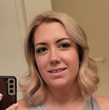 Can black food dye in cake cause vomiting in children?