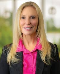 Elizabeth Bretschneider's Instagram, Twitter & Facebook