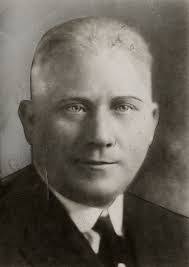 Chester Bolton's Instagram, Twitter & Facebook