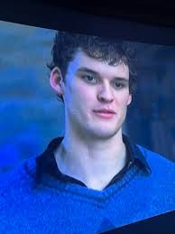 This looks like a scene from "The Walking Dead" 😳 That dude reminds me of  myself after a heavy drinking session 😉