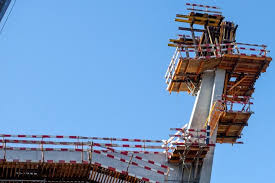 A ponte será feita em grelha metálica tipo gradil a partir da qual será possível vislumbrar o rio paiva mesmo mas o melhor será ver o vídeo seguinte da autoria do município de arouca e apresentado pela presidente da câmara de arouca, margarida. Pausa Nas Obras Adia Abertura Da Ponte Suspensa De Arouca Para 2020 Portugal Sabado