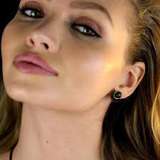 Laura 8 Earrings 2025