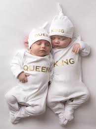 King And Queen Baby Grow And Hat Set Twin Baby Boys Cute Baby Twins Baby Boy Outfits